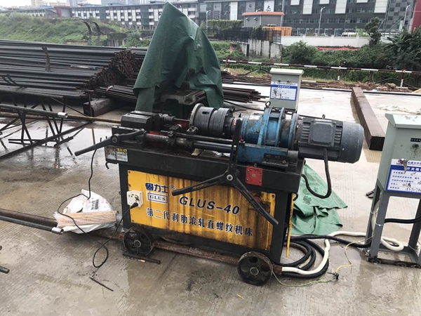 固力士,滾絲機(jī)